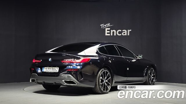 BMW 8-Series 2022 — photo 2
