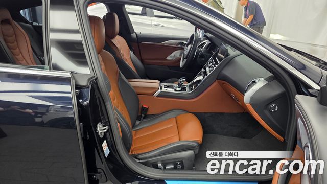 BMW 8-Series 2022 — photo 17