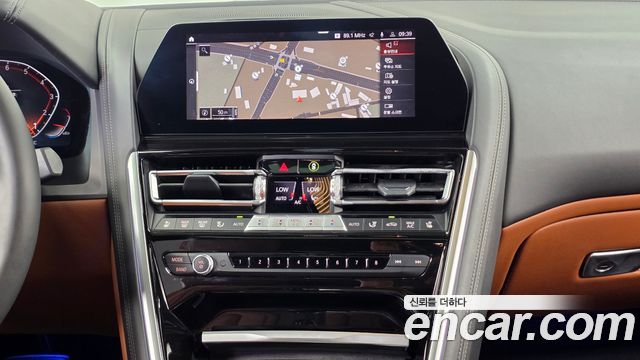 BMW 8-Series 2022 — photo 20