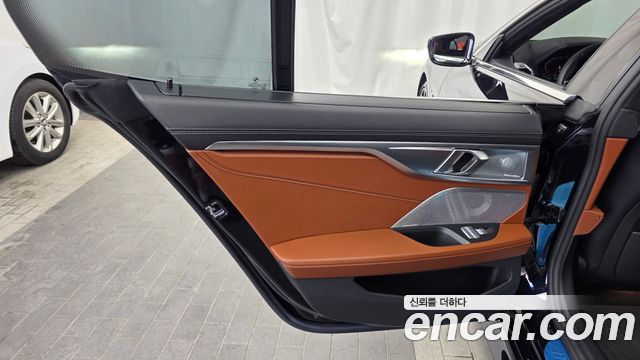 BMW 8-Series 2022 — photo 15