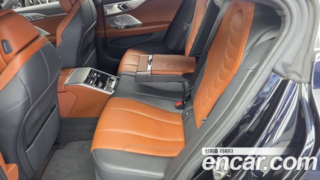 BMW 8-Series 2022 — photo 16