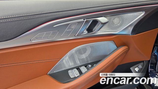 BMW 8-Series 2022 — photo 28