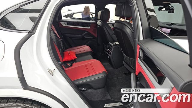 Porsche Cayenne 2024 — photo 18