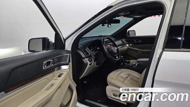 Ford Explorer 2018 — photo 10
