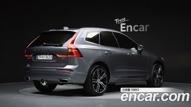 Volvo XC60 2019 — photo 2