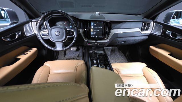 Volvo XC60 2019 — photo 10