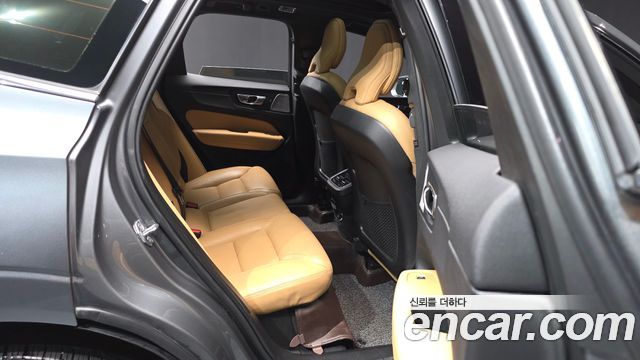 Volvo XC60 2019 — photo 18
