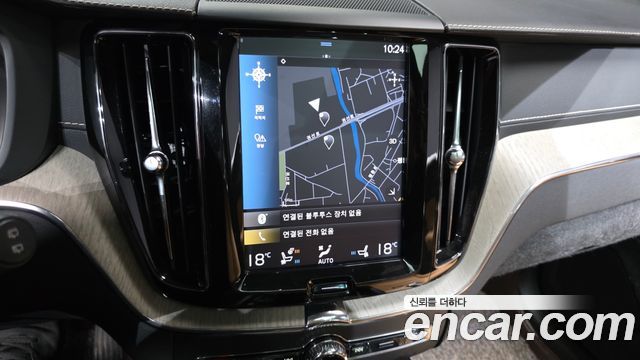 Volvo XC60 2019 — photo 20