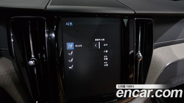 Volvo XC60 2019 — photo 22