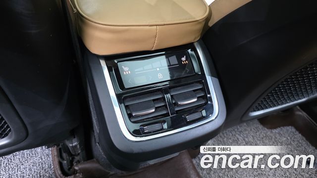 Volvo XC60 2019 — photo 24
