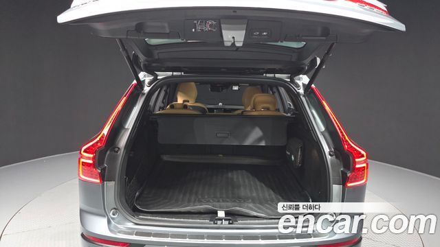 Volvo XC60 2019 — photo 26