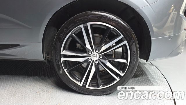 Volvo XC60 2019 — photo 7