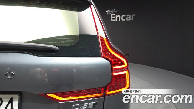 Volvo XC60 2019 — photo 9