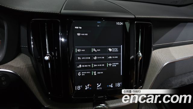 Volvo XC60 2019 — photo 27