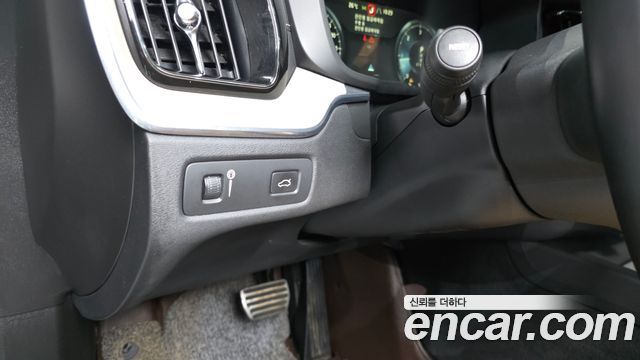 Volvo XC60 2019 — photo 29
