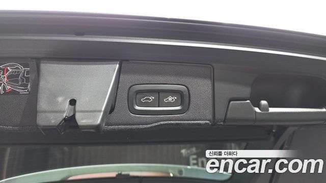 Volvo XC60 2019 — photo 37