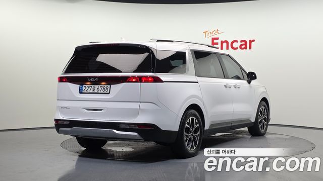 Kia Canival 2023 — photo 2