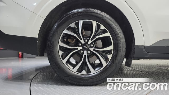 Kia Canival 2023 — photo 5