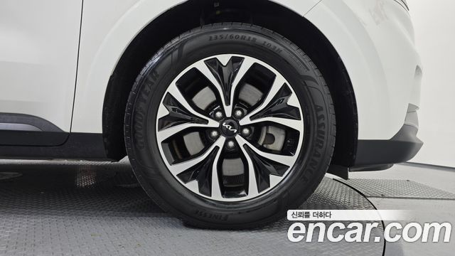 Kia Canival 2023 — photo 7