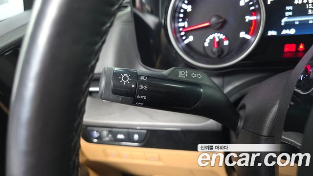 Kia Canival 2023 — photo 32