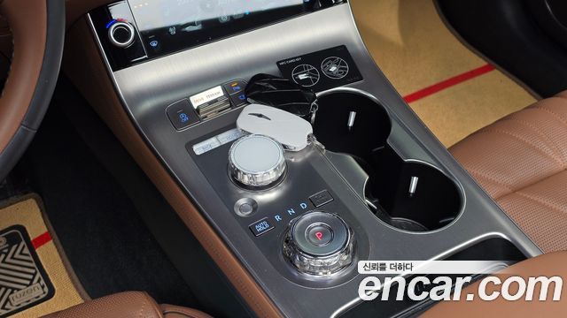 Genesis GV70 2025 — photo 9