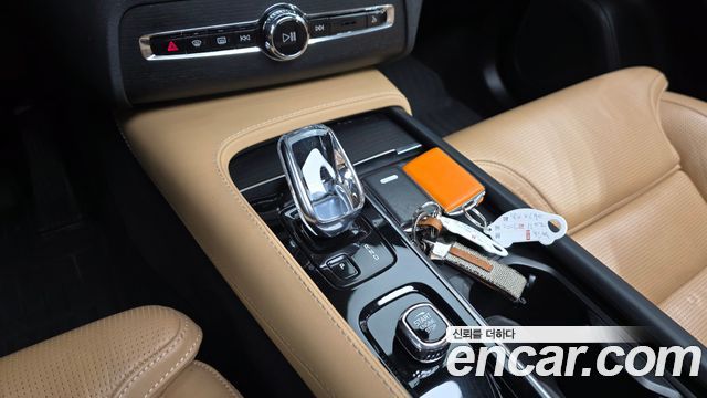 Volvo XC90 2022 — photo 9