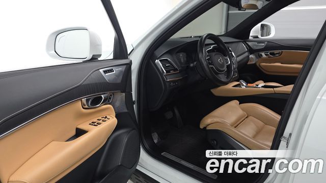 Volvo XC90 2022 — photo 10