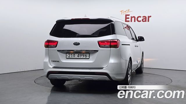Kia Canival 2016 — photo 4