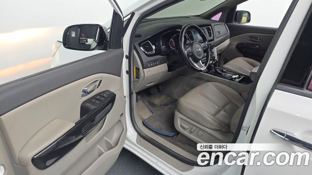 Kia Canival 2016 — photo 13