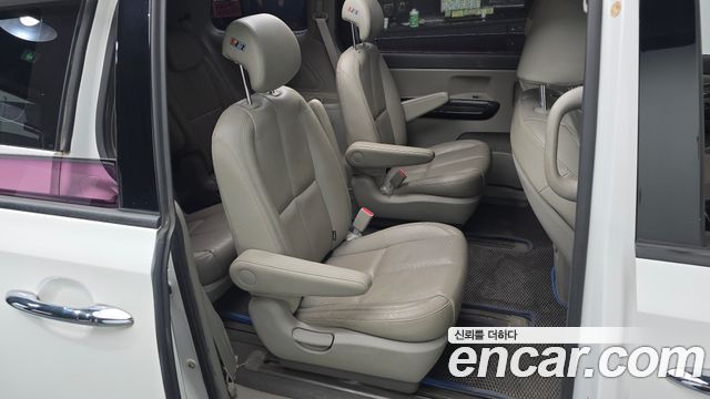 Kia Canival 2016 — photo 17