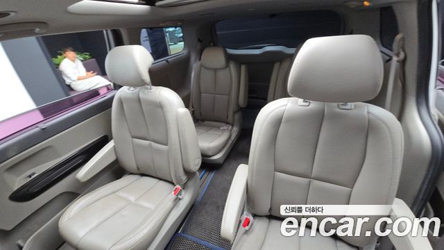 Kia Canival 2016 — photo 18