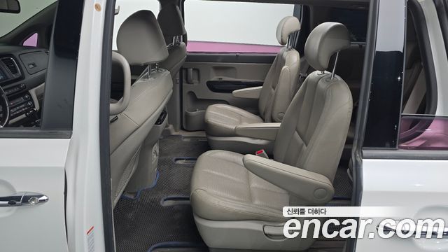 Kia Canival 2016 — photo 19