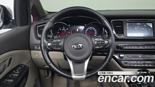 Kia Canival 2016 — photo 20