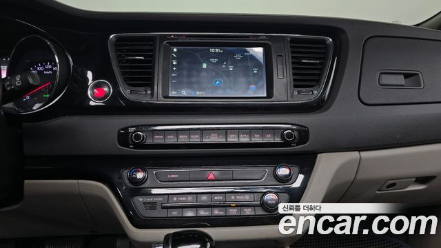 Kia Canival 2016 — photo 22