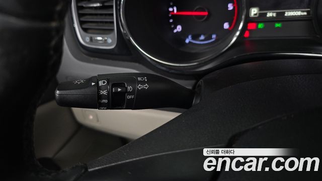 Kia Canival 2016 — photo 31