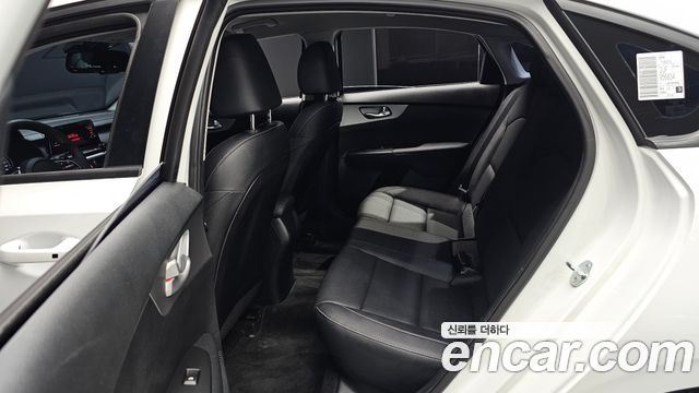 Kia K3 2023 — photo 11