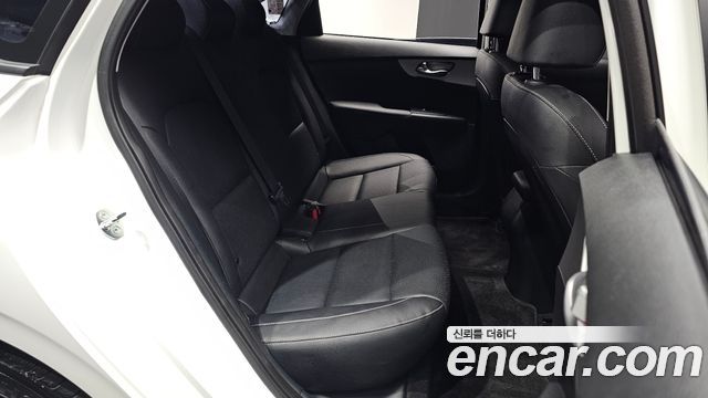 Kia K3 2023 — photo 12