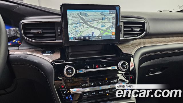 Ford Explorer 2022 — photo 20
