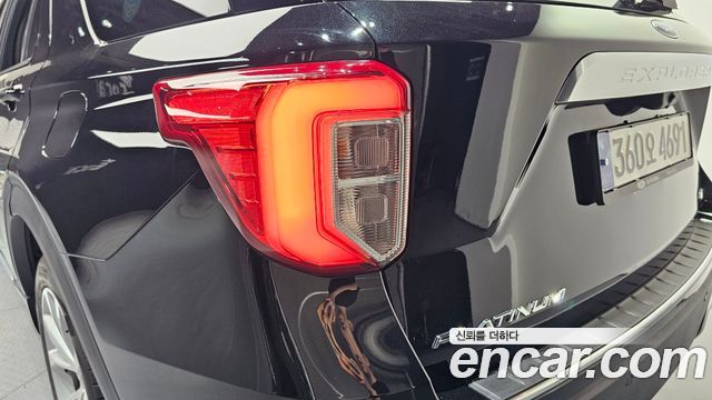 Ford Explorer 2022 — photo 9