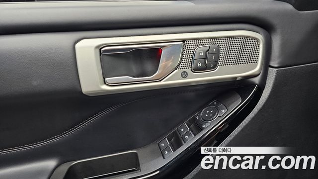 Ford Explorer 2022 — photo 28