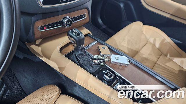 Volvo XC90 2019 — photo 12