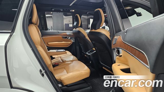 Volvo XC90 2019 — photo 17