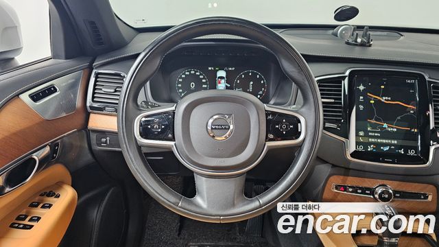 Volvo XC90 2019 — photo 18