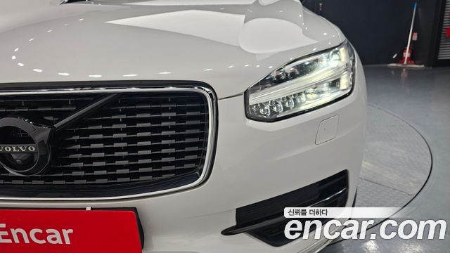Volvo XC90 2019 — photo 8