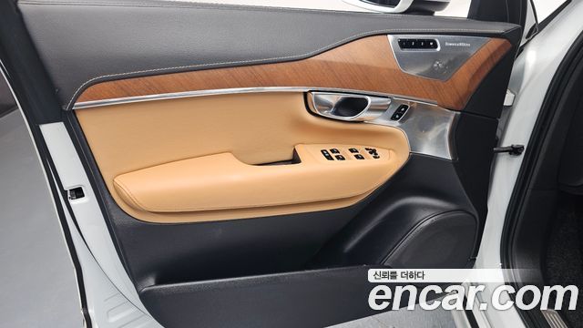 Volvo XC90 2019 — photo 14