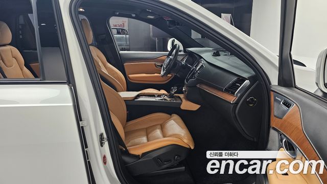 Volvo XC90 2019 — photo 16