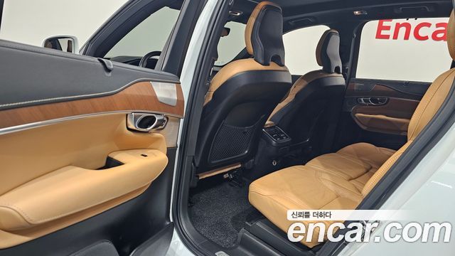 Volvo XC90 2019 — photo 28