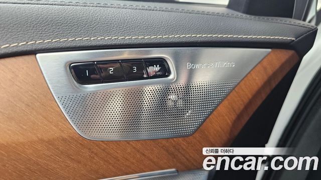 Volvo XC90 2019 — photo 29
