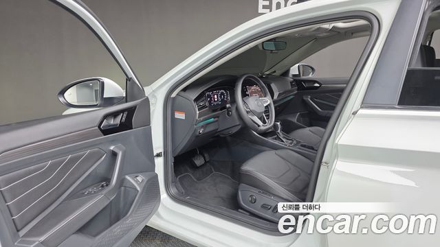 Volkswagen Jetta 2023 — photo 18