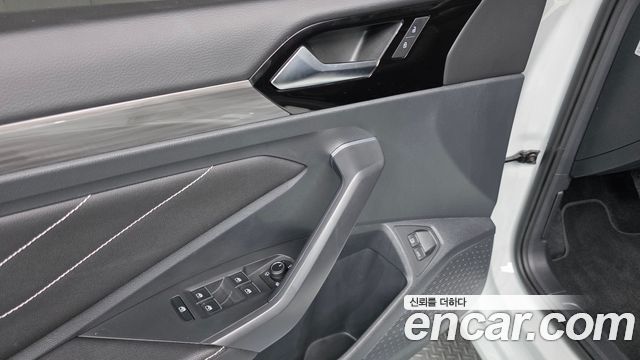 Volkswagen Jetta 2023 — photo 19